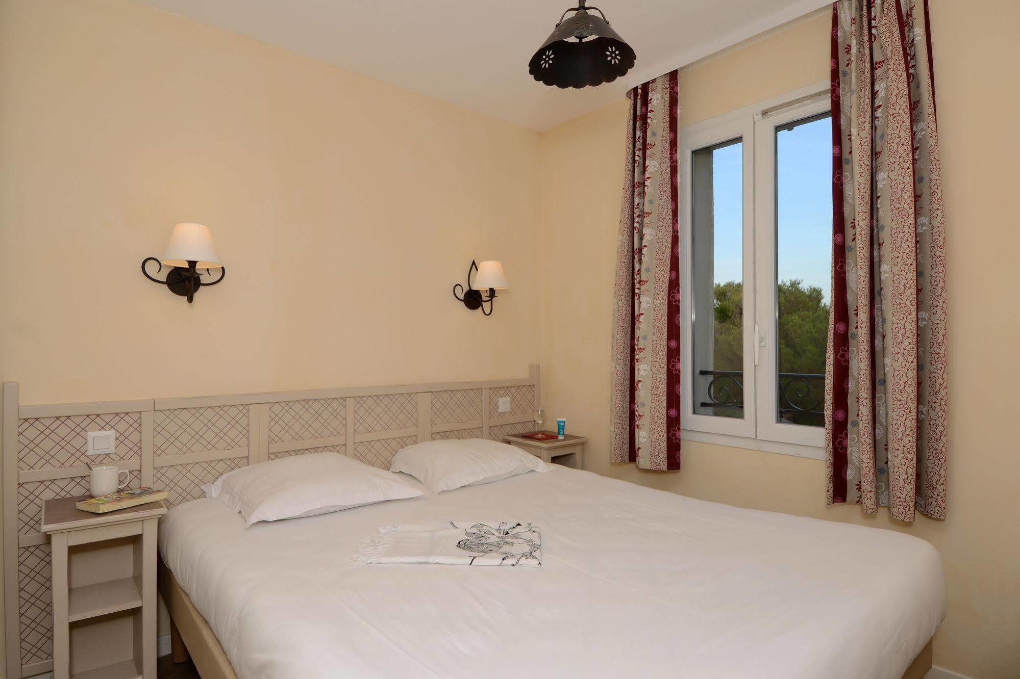 Residence Pierre & Vacances Les Coteaux De Pont-Royal มัลล์มอร์ ภายนอก รูปภาพ
